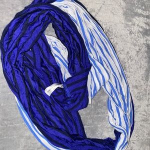 Lightweight Gap Infinity Scarf
